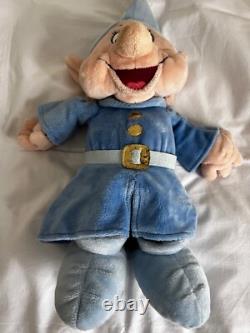 Full set of Disney store 7 dwarfs in excellent condition