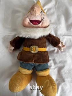 Full set of Disney store 7 dwarfs in excellent condition