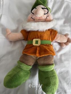 Full set of Disney store 7 dwarfs in excellent condition