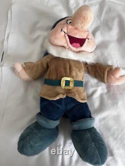 Full set of Disney store 7 dwarfs in excellent condition