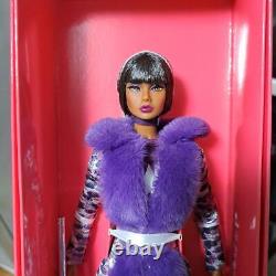 Parc Coquelicot Poppy Parker en set complet de mode ultra-violette de la marque Integrity Toys.