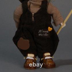 Poupée BJD Mini tête en résine 1/12 avec yeux noirs, perruque de cheveux bouclés, chapeau et ensemble complet de vêtements.