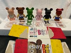 Série 1 complète des 12 figurines Vinylmation Toy Story des parcs Disney avec la figurine mystère.