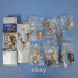 Titre traduit en français : Ensemble complet de 6 Mini Figurines Tokuno Ver. de Nichijou en quatre langues, authentiques de Toy'sworks.