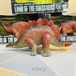 Titre traduit en français: 'Terre vintage des jouets de collection de dinosaures, ensemble complet à piles en très bon état'